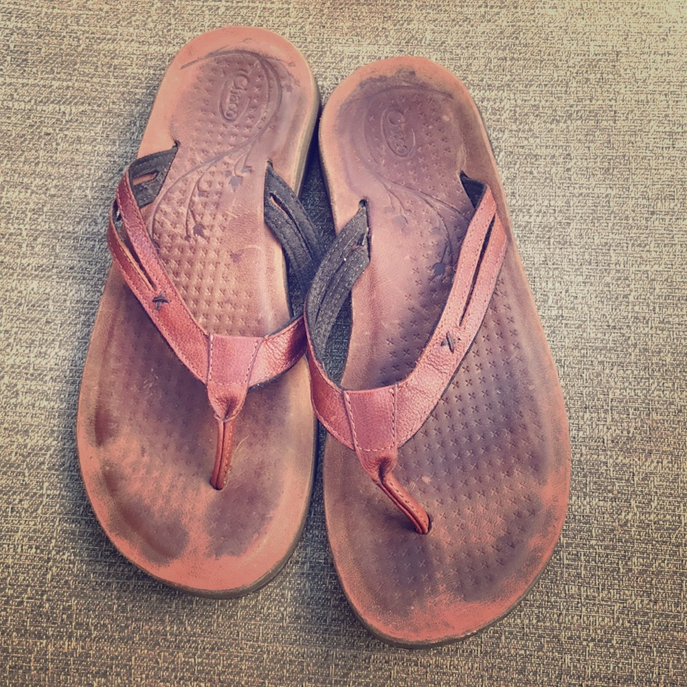 ⚡SALE⚡Chaco leather flip flops